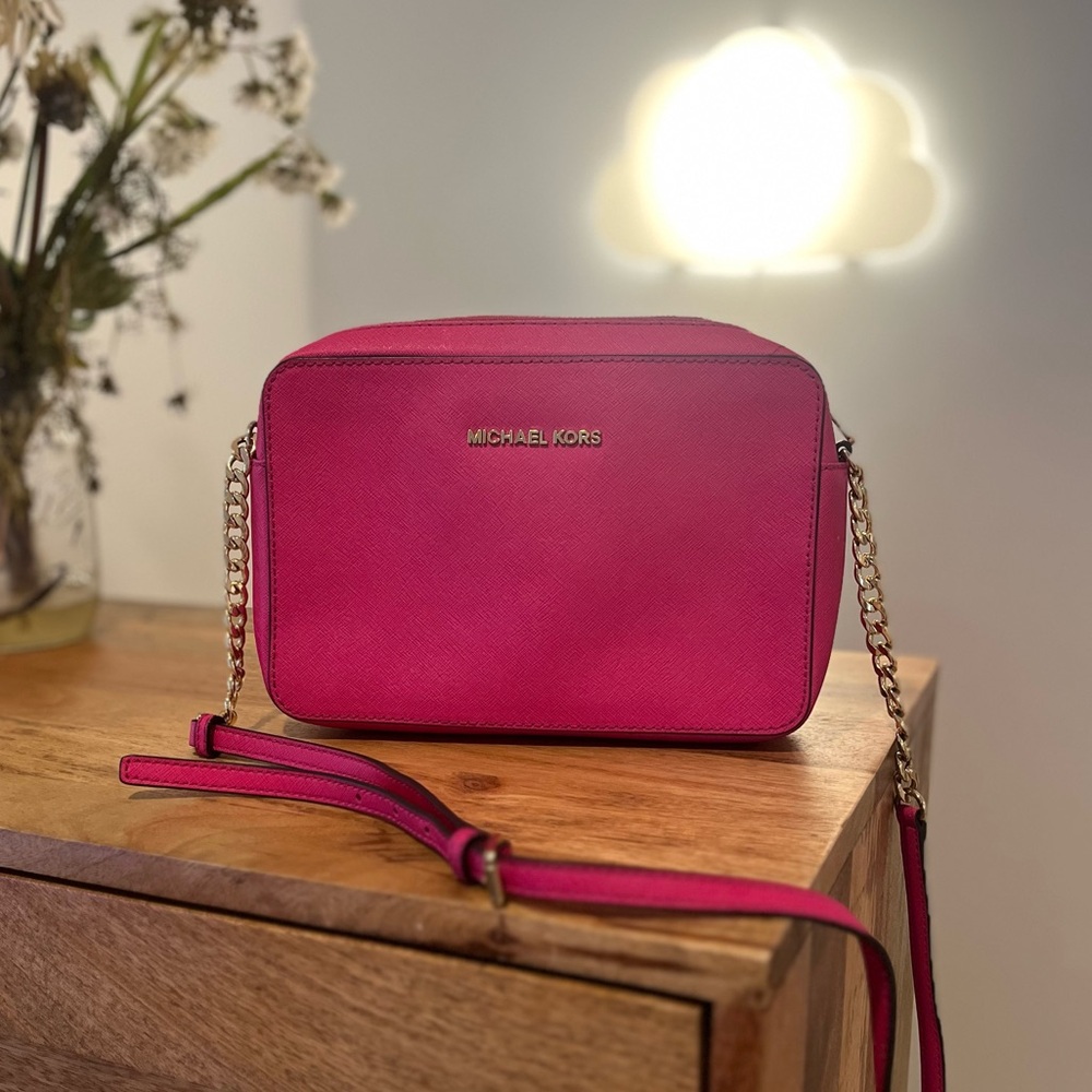 Micheal Kors Pink Leather Jet Set Crossbody Bag